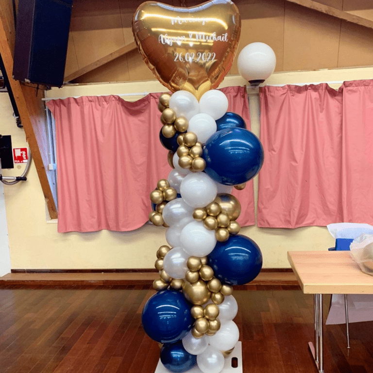 Pic-Event_Colonnes-organiques-ballons-bleu-blanc-or_1