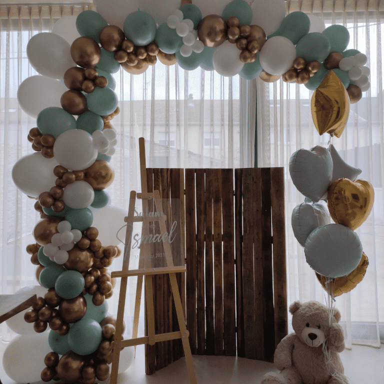 Une jolie décoration pour un premier anniversaire sur le thème ourson 